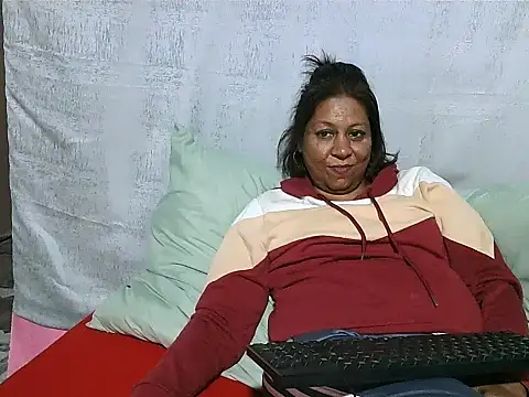 IndianSexyMilf69 webcam