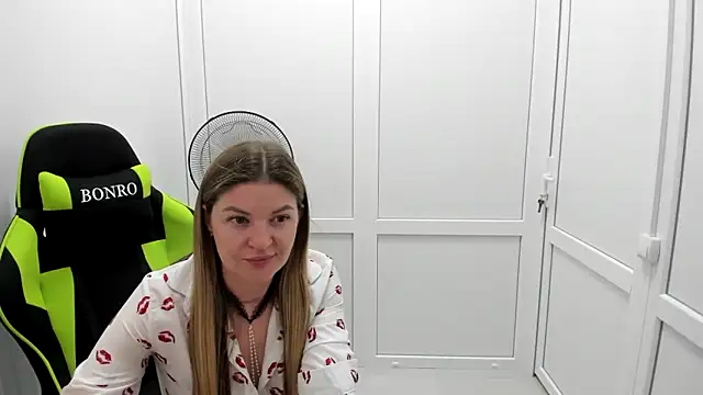 MiaSummerr_ webcam