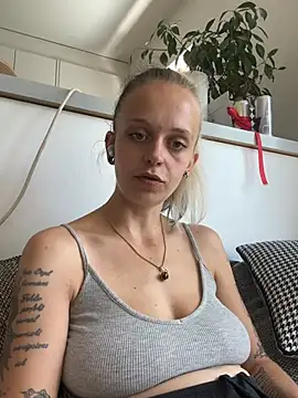 LillyWannaPlay webcam