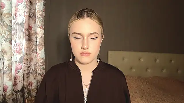 SachikoSpyies webcam