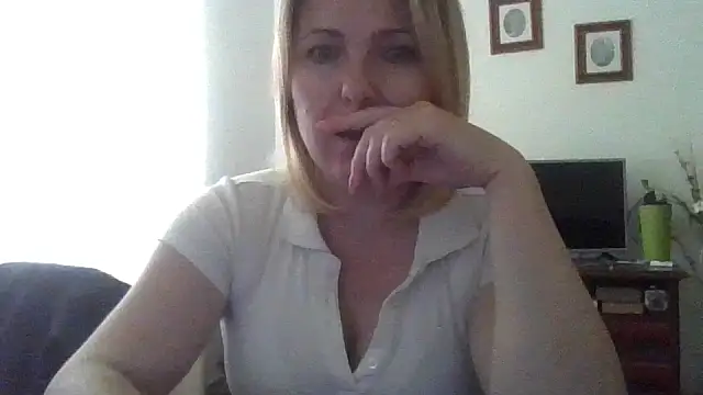ElenaLove888 webcam