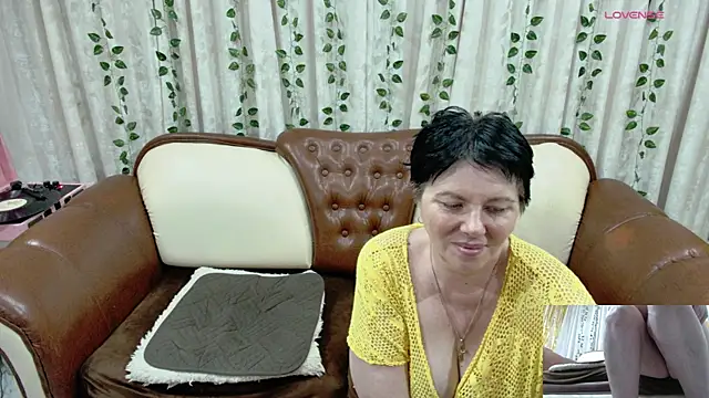 Kati000888 webcam