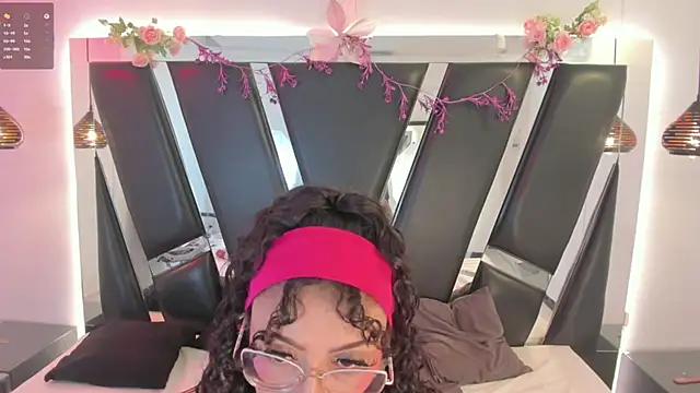 antonelllepiercee - Antonelllepiercee's free webcam - UK Sex Cams