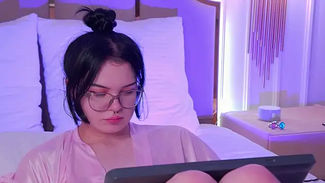 Watch CindyMil live on EroticFlix - High definition streams