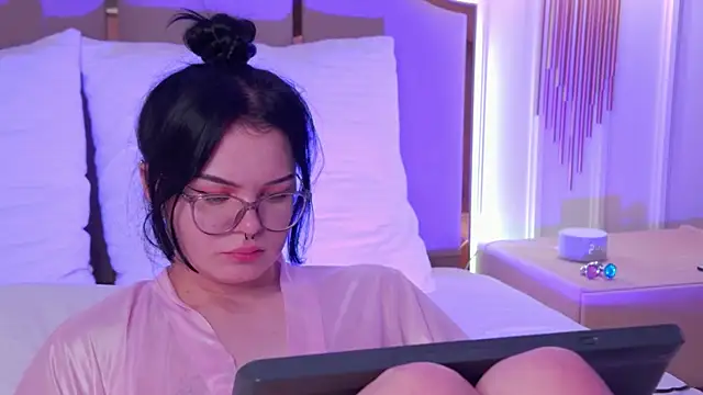 Watch CindyMil live on EroticFlix - High definition streams