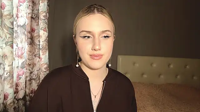 SachikoSpyies webcam