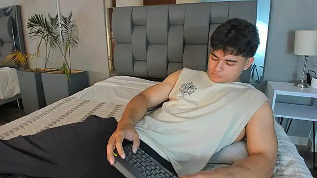 charlie___musk - Charlie___Musk's free webcam - UK Sex Cams