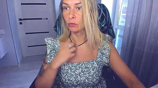 AlexiaDarren live cam on StripChat