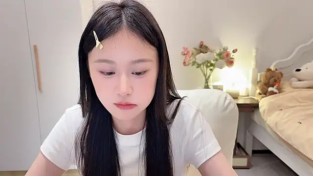 Hu-uzzzZ live cam on StripChat