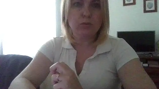 ElenaLove888 webcam