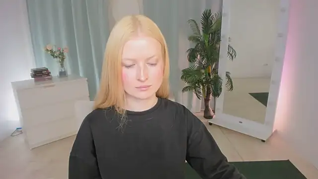 Laly_Peach webcam