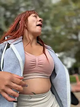 samyra_biker12 (Ask my age) - Naked in park