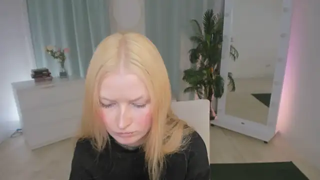 Laly_Peach webcam