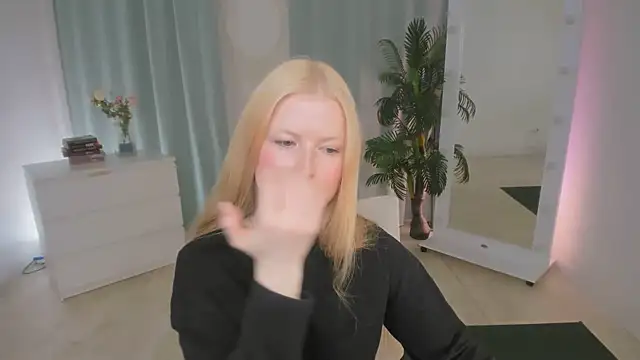 Laly_Peach webcam