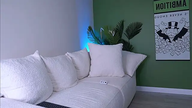TiaraVeil webcam