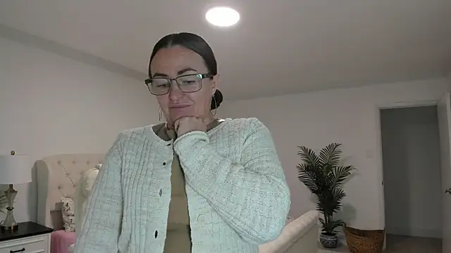 Vika73 live cam