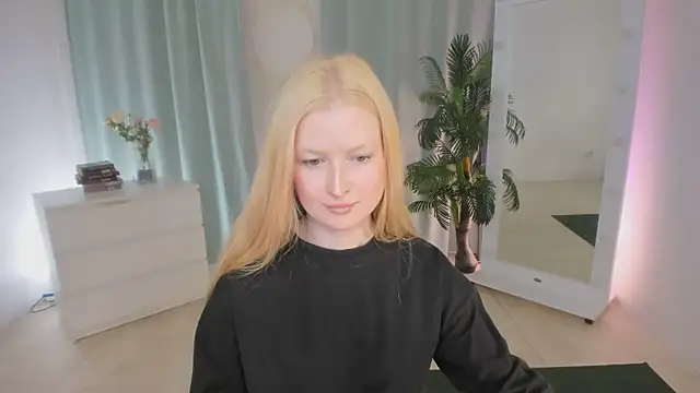 Laly_Peach webcam