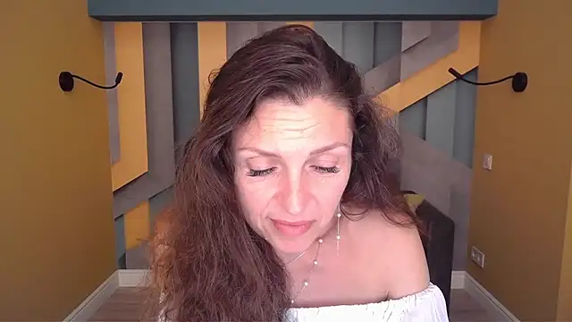 EllaLong webcam
