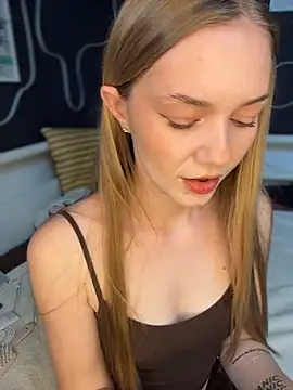 MilaMoone webcam