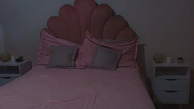 MiaColucci18 webcam