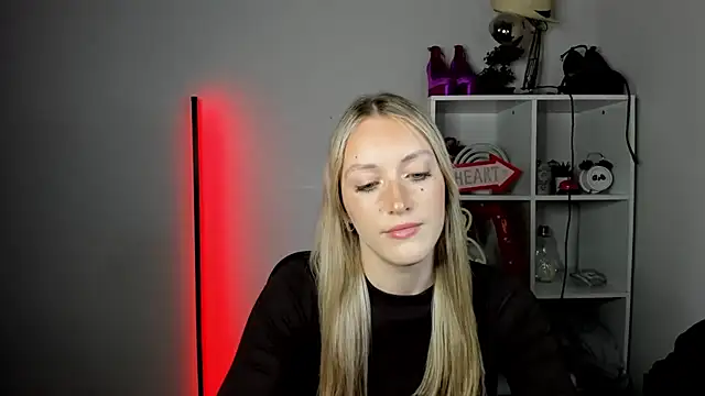 EvelynBlond webcam