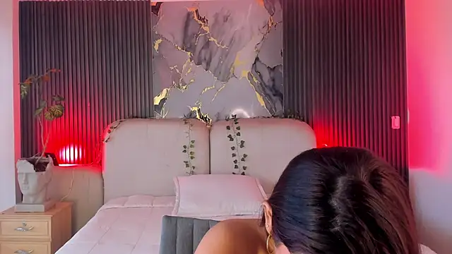 CarolineFyre webcam