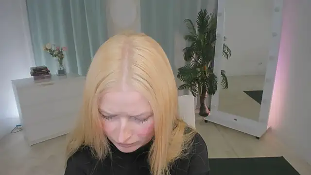 Laly_Peach webcam