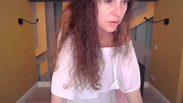 EllaLong webcam