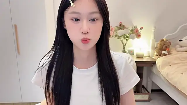 Hu-uzzzZ live cam on StripChat