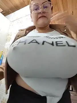 AlexxiaaMat webcam