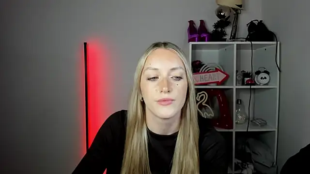 EvelynBlond webcam