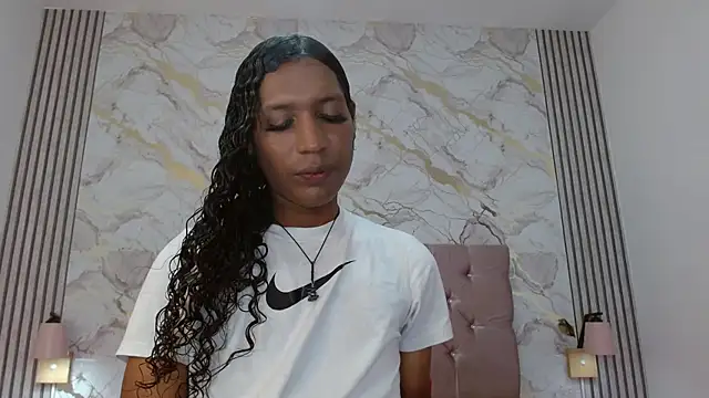 Mia_Hiills webcam