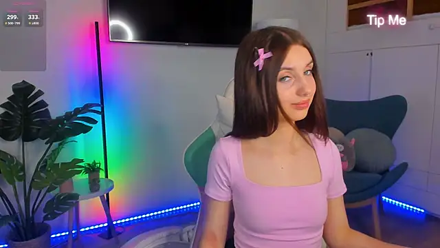 Kira_Moonnn webcam