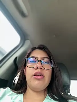 Saracalderon live cam on StripChat