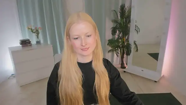 Laly_Peach webcam