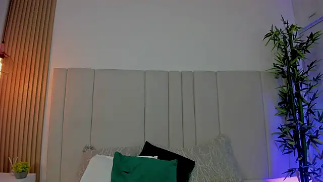Victoria_Rosee webcam