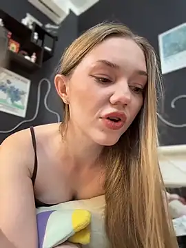 MilaMoone webcam