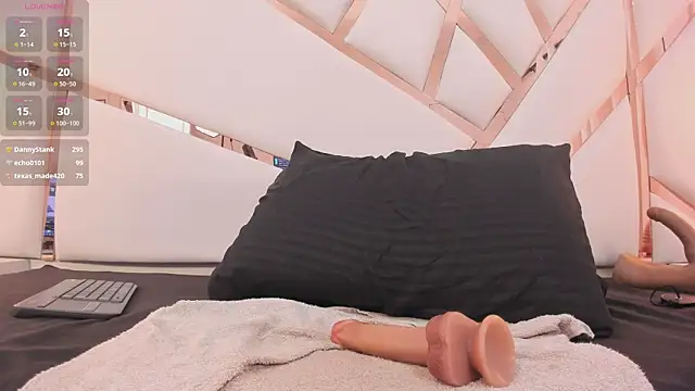 Abby_black_star webcam