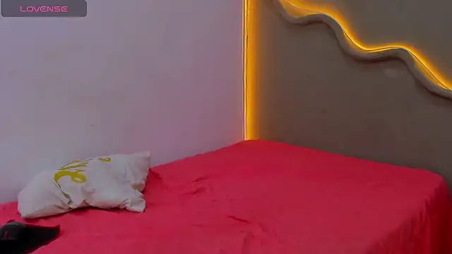 Amina_18 webcam