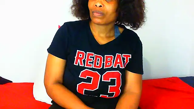NAUGHTIECURVY webcam