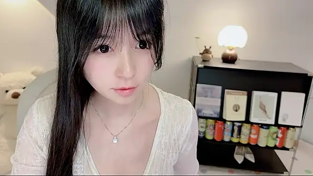 Onechestnut live cam on StripChat