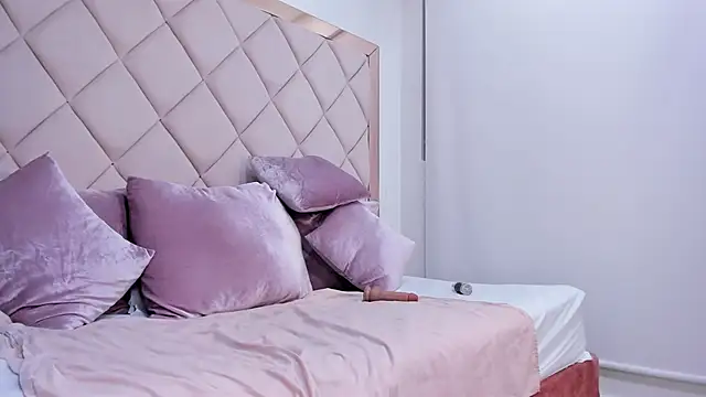 charolnox - Charolnox's free webcam - UK Sex Cams