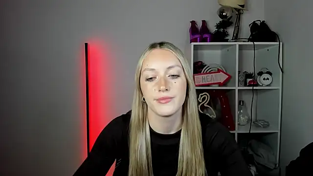 EvelynBlond webcam