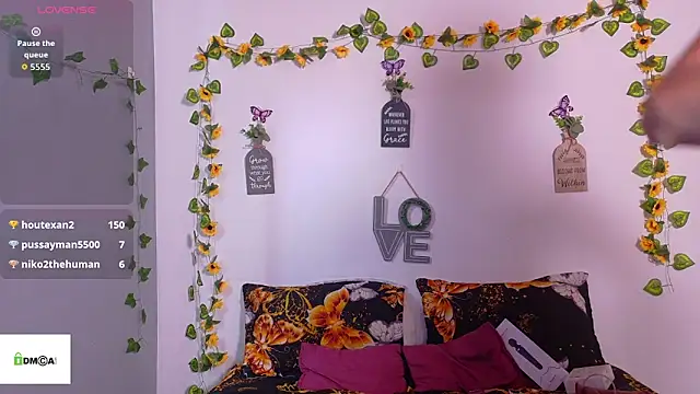 emiily_curly webcam