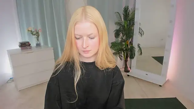 Laly_Peach webcam