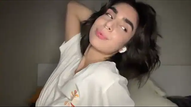 Watch JessiaRuezga live on EroticFlix - High definition streams