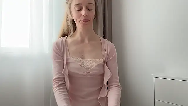 ShySchoolGirl webcam