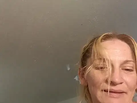 Goldenndoll webcam