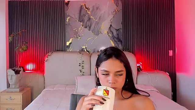 CarolineFyre webcam