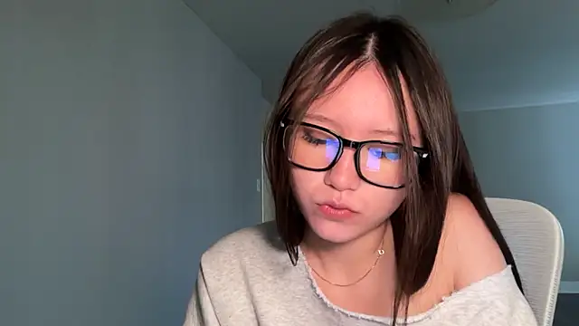 luvvivii Live Webcam on Stripchat